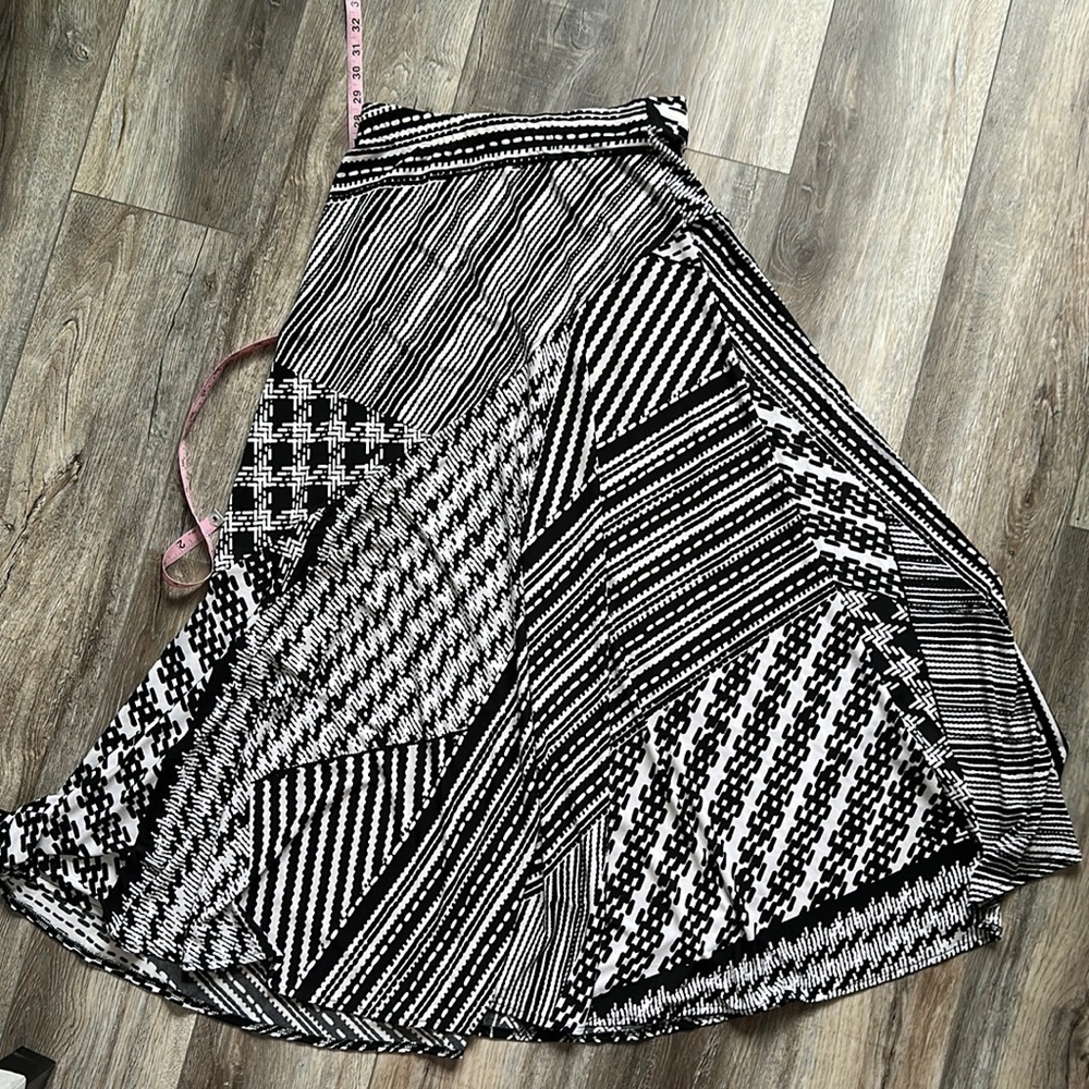 Chicos skirt size 0 or size small black and white patterned - Picture 2 of 9
